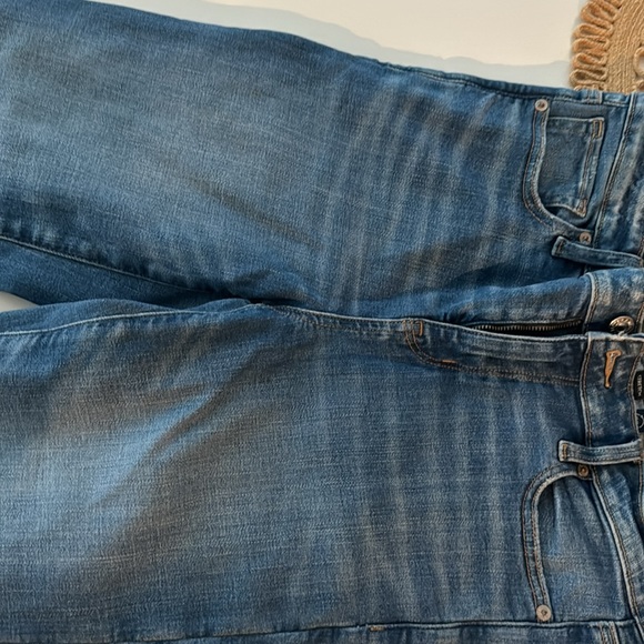 American Eagle kick crop jean 8 reg
Worn and washed once - Picture 6 of 6